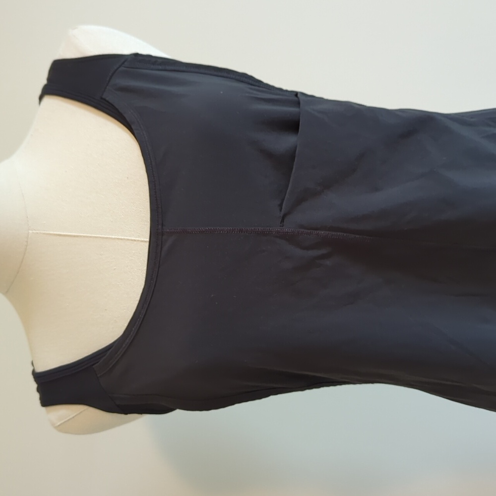 Lululemon size 6 black tank top with built-in sports bra adjustable straps